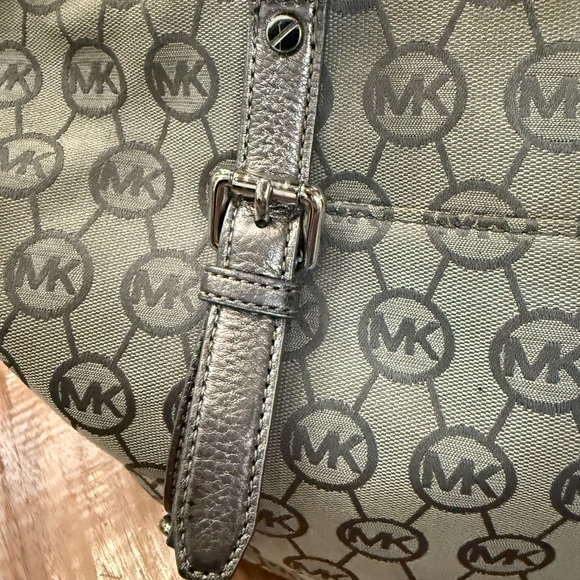 Michael Kors Monogram Gray Bag - Picture 16 of 16